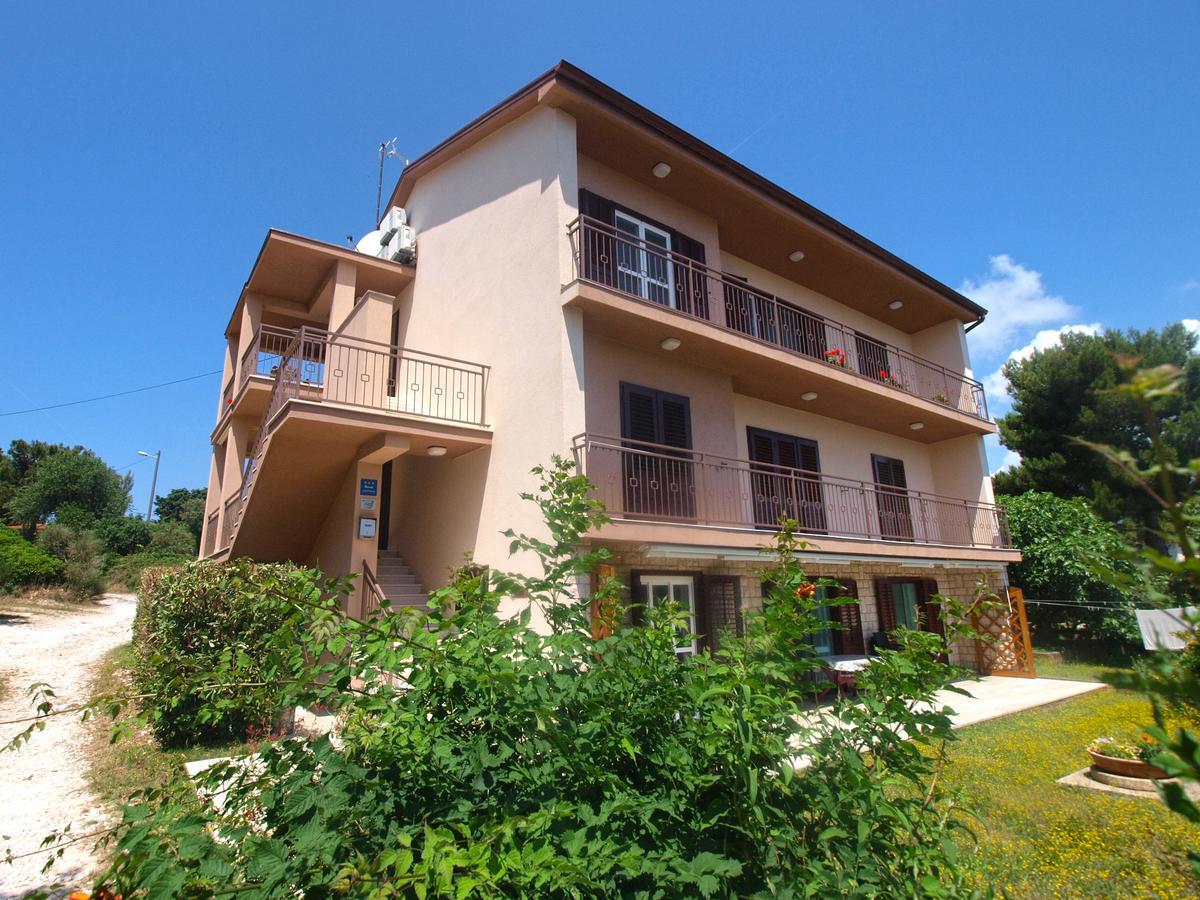 Apartments Lada 1217 Premantura Luaran gambar